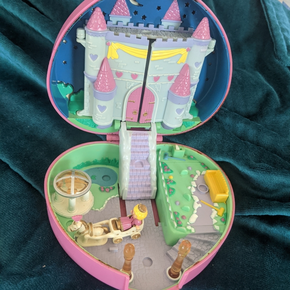 Polly Pocket Castle